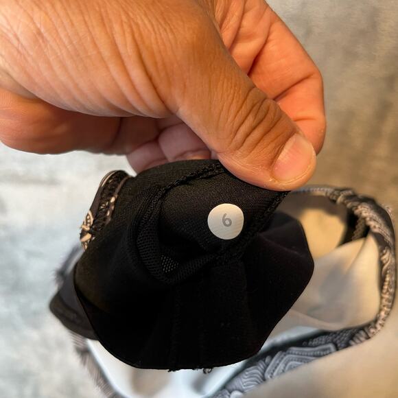 Lululemon Sz 6 Get It Om Bra Mini Dottie Tribe White Black Sports Bra Women's - Picture 5 of 5